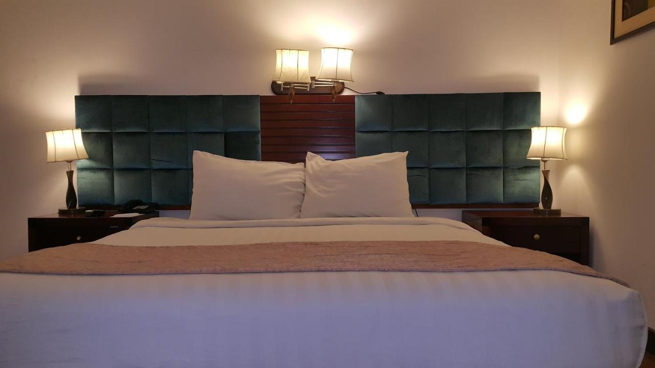 Savoey Hotel Lahore Exterior photo