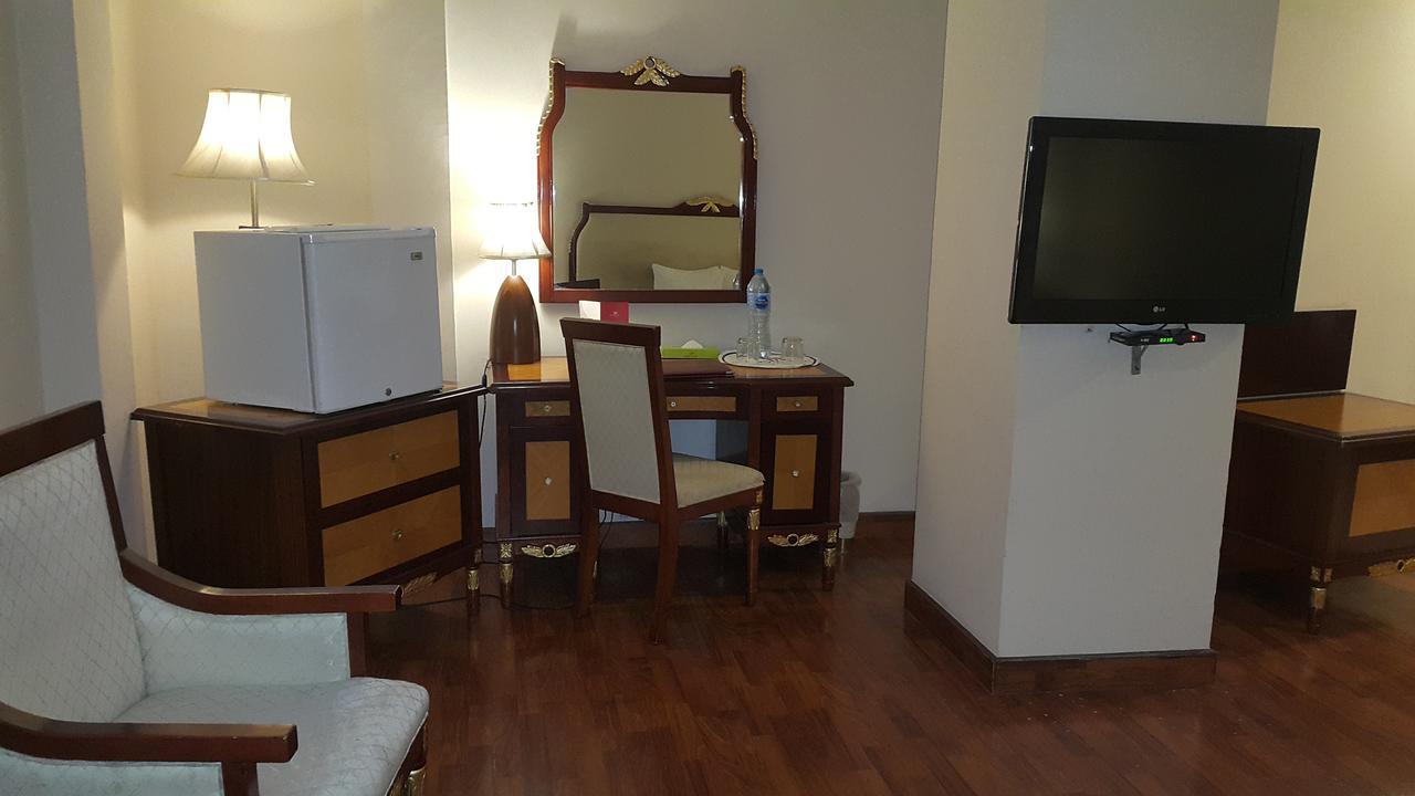 Savoey Hotel Lahore Exterior photo